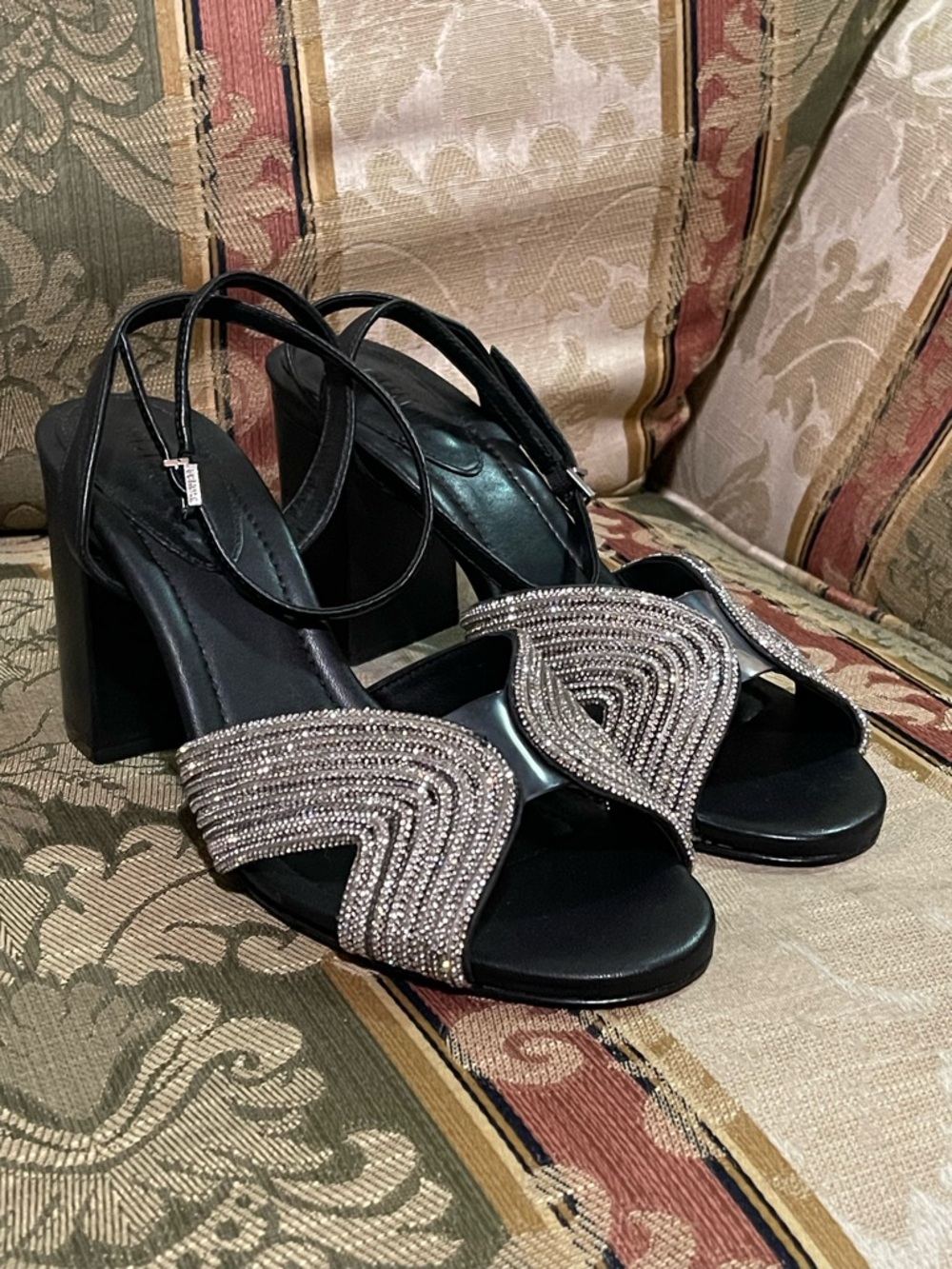 SCHUTZ Hattie Block Sandals. Size 9B Women 
N9-13